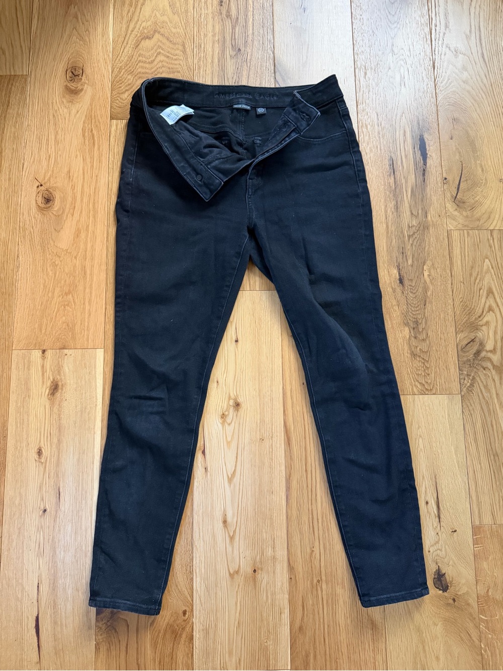 American Eagle Women’s Black Skinny Jeans Size 6 Short